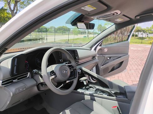 Used 2023 Hyundai Elantra SEL FWD image 38