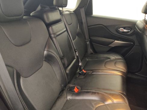Used 2019 Jeep Cherokee Limited FWD image 19
