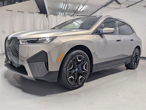 Used 2023 BMW iX xDrive50 w/ Sport Package image 5