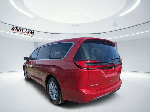 New 2026 Chrysler Pacifica Select FWD image 5