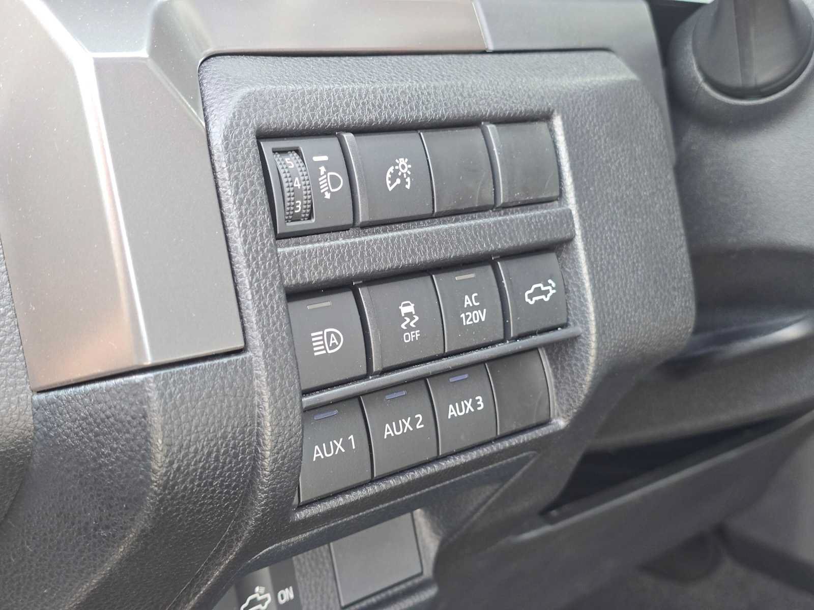 Used 2024 Toyota Tacoma TRD Off-Road w/ TRD Off Road Premium Package AWD/4WD image 25