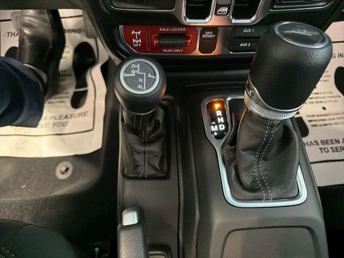 New 2025 Jeep Gladiator Mojave w/ Safety Group image 19