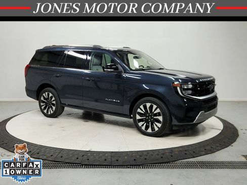 Used 2025 Ford Expedition Platinum w/ Driver's Package AWD/4WD image 1