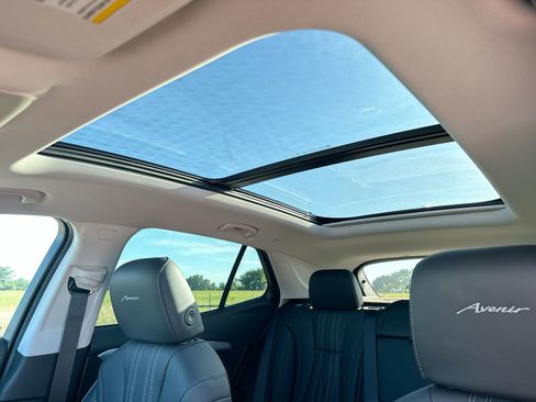 New 2025 Buick Envision Avenir image 16