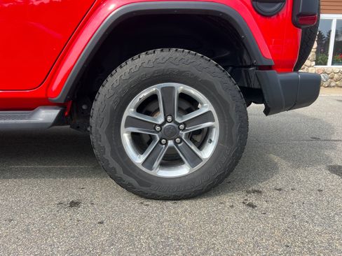 Used 2020 Jeep Wrangler Unlimited Sahara image 9