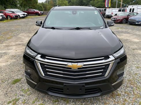 Used 2023 Chevrolet Traverse LT image 3