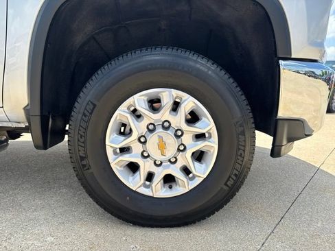 Used 2022 Chevrolet Silverado 3500 LT w/ Convenience Package AWD/4WD image 9