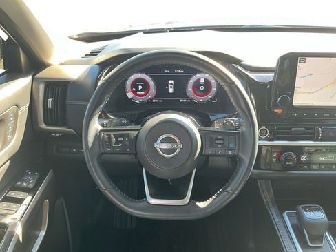 Used 2024 Nissan Pathfinder Platinum image 18