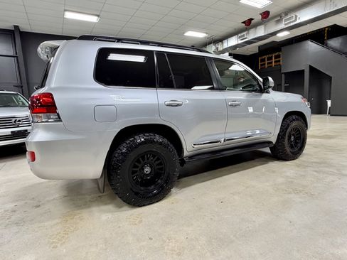 Used 2016 Toyota Land Cruiser image 9