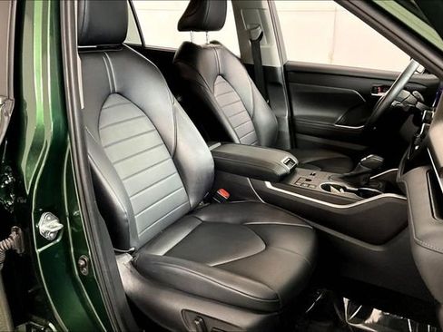 Used 2023 Toyota Highlander XLE image 7