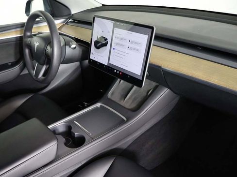 Used 2023 Tesla Model Y Long Range AWD/4WD image 28