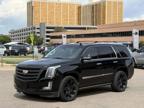 Used 2016 Cadillac Escalade Premium AWD/4WD image 2