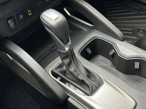 Used 2024 Nissan Frontier SV w/ SV Convenience Package image 21