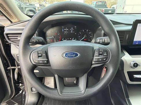 Used 2024 Ford Explorer 2WD image 23