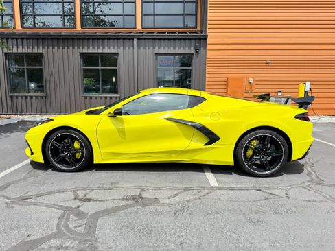 Used 2020 Chevrolet Corvette Stingray Coupe w/ 1LT RWD image 2