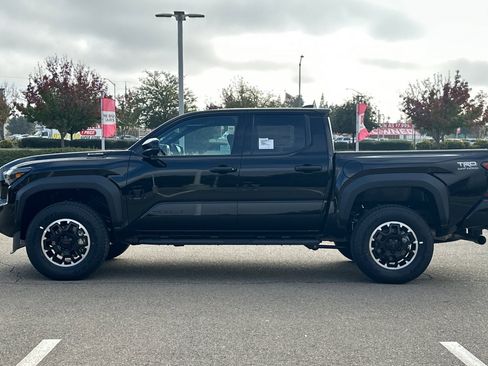 New 2025 Toyota Tacoma TRD Off-Road image 9