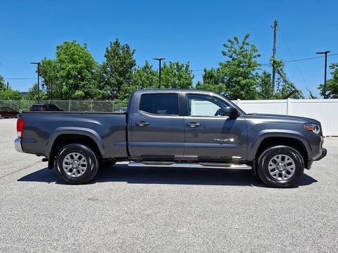 Used 2017 Toyota Tacoma SR5 w/ Tow Package AWD/4WD image 10