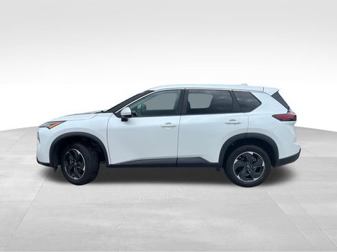 Used 2024 Nissan Rogue SV AWD/4WD image 3