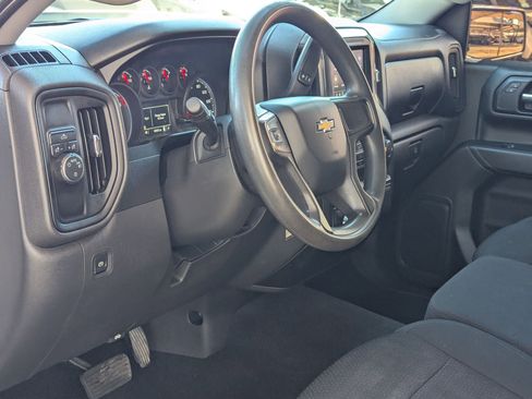 Used 2020 Chevrolet Silverado 1500 Custom w/ Custom Value Package image 12