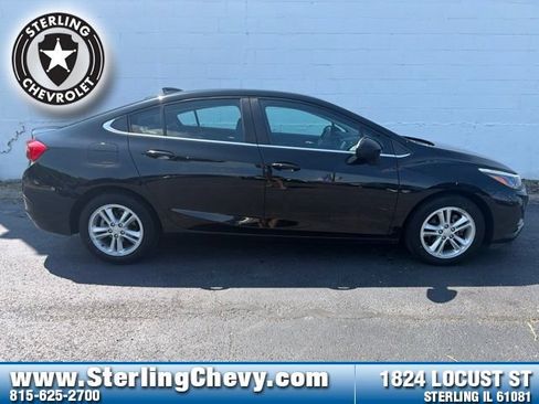 Used 2016 Chevrolet Cruze LT w/ Sun And Sound Package FWD image 2