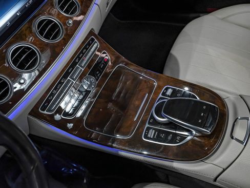 Used 2019 Mercedes-Benz E 300 4MATIC image 27