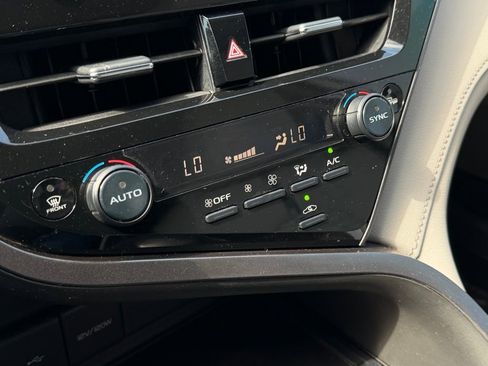 Used 2022 Toyota Camry SE image 21