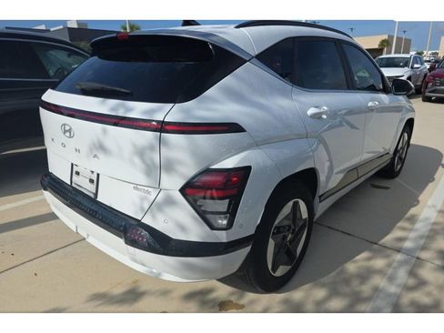 Used 2024 Hyundai Kona Limited image 3