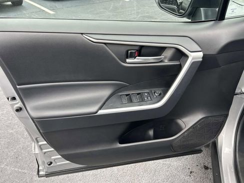 Used 2025 Toyota RAV4 XLE AWD/4WD image 22