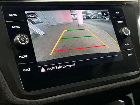 Used 2024 Volkswagen Tiguan SE w/ Panoramic Sunroof Package AWD/4WD image 29