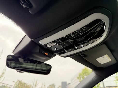 Used 2025 Porsche Macan image 17