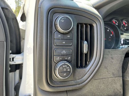 Used 2023 Chevrolet Silverado 2500 Custom w/ Custom Value Package image 15