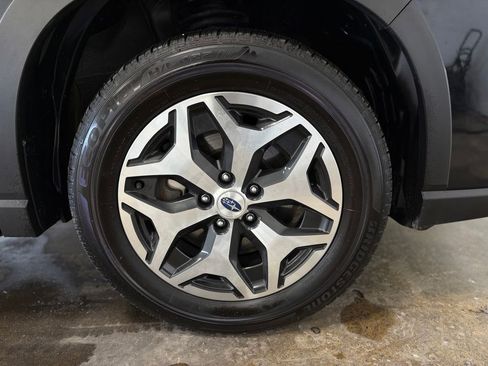 Used 2024 Subaru Forester Premium image 31