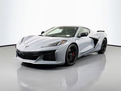 Used 2025 Chevrolet Corvette Z06 RWD image 3