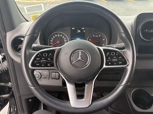 Used 2022 Mercedes-Benz Sprinter 2500 image 8