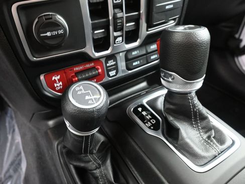 Used 2025 Jeep Wrangler Unlimited Rubicon image 18