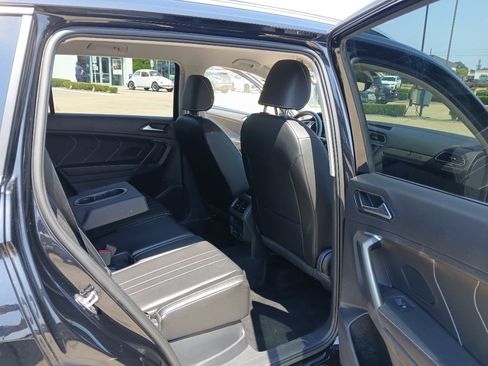 Used 2024 Volkswagen Tiguan SE AWD/4WD image 21