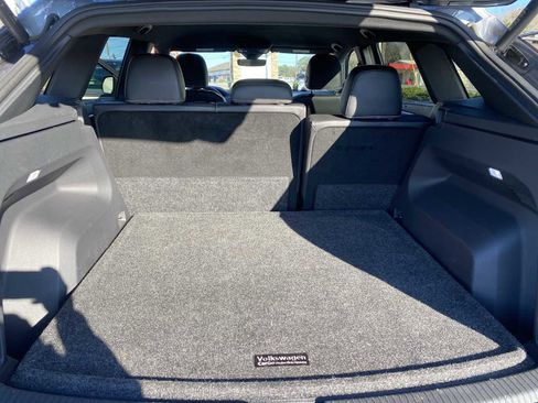 Used 2024 Volkswagen Atlas Cross Sport SE image 30