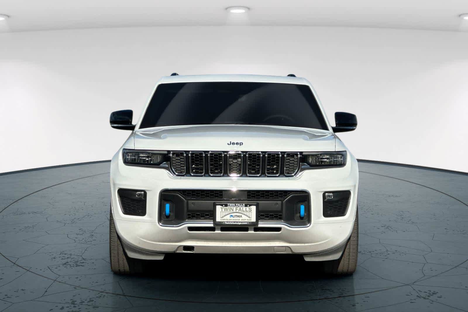 Used 2022 Jeep Grand Cherokee Overland w/ Luxury Tech Group IV AWD/4WD image 10