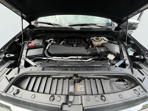 Used 2023 Chevrolet Silverado 1500 LT AWD/4WD image 29
