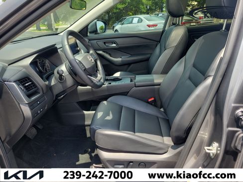 Used 2025 Nissan Rogue SV w/ SV Premium Package FWD image 21