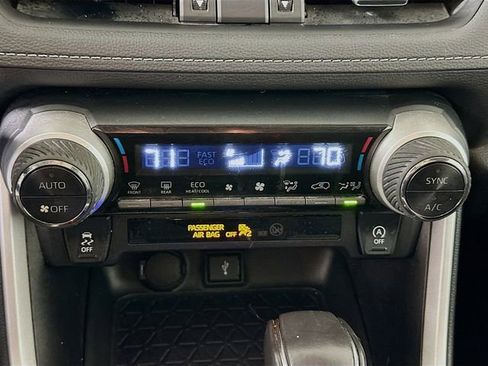 Used 2021 Toyota RAV4 XLE Premium image 19