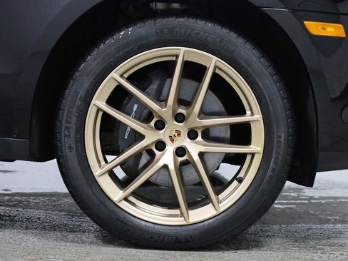 Certified 2023 Porsche Macan Turbo image 12