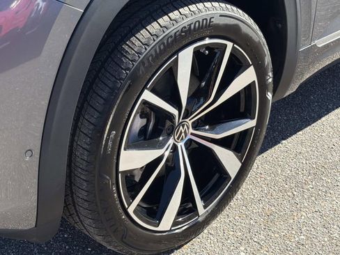 Used 2024 Volkswagen Atlas Cross Sport SEL Premium R-Line AWD/4WD image 9