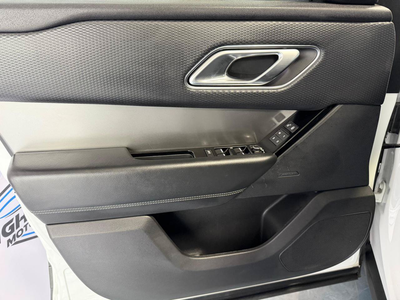 Used 2018 Land Rover Range Rover Velar S AWD/4WD image 11