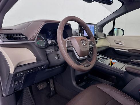Used 2022 Toyota Sienna Platinum image 12