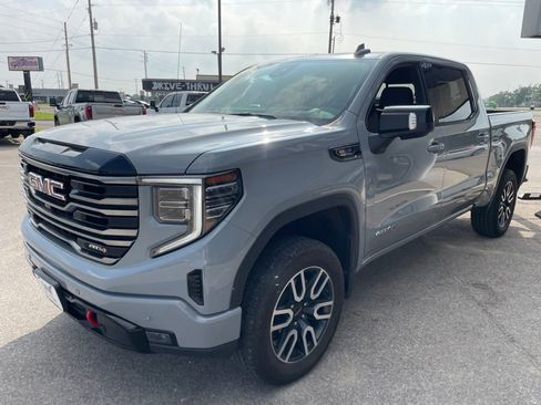 Used 2025 GMC Sierra 1500 AT4 w/ Technology Package AWD/4WD image 6