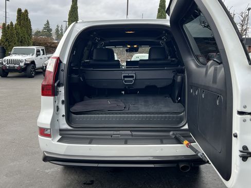 Used 2022 Lexus GX 460 Luxury w/ Sport Design Package image 13