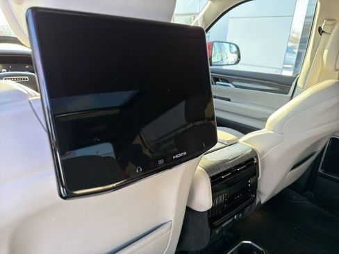 Used 2022 Jeep Wagoneer Series III w/ Premium Group I image 12