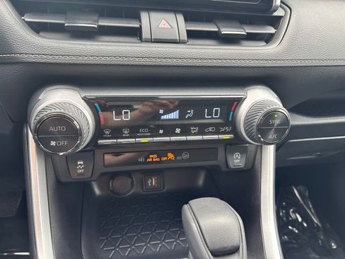 Used 2025 Toyota RAV4 XLE FWD image 18