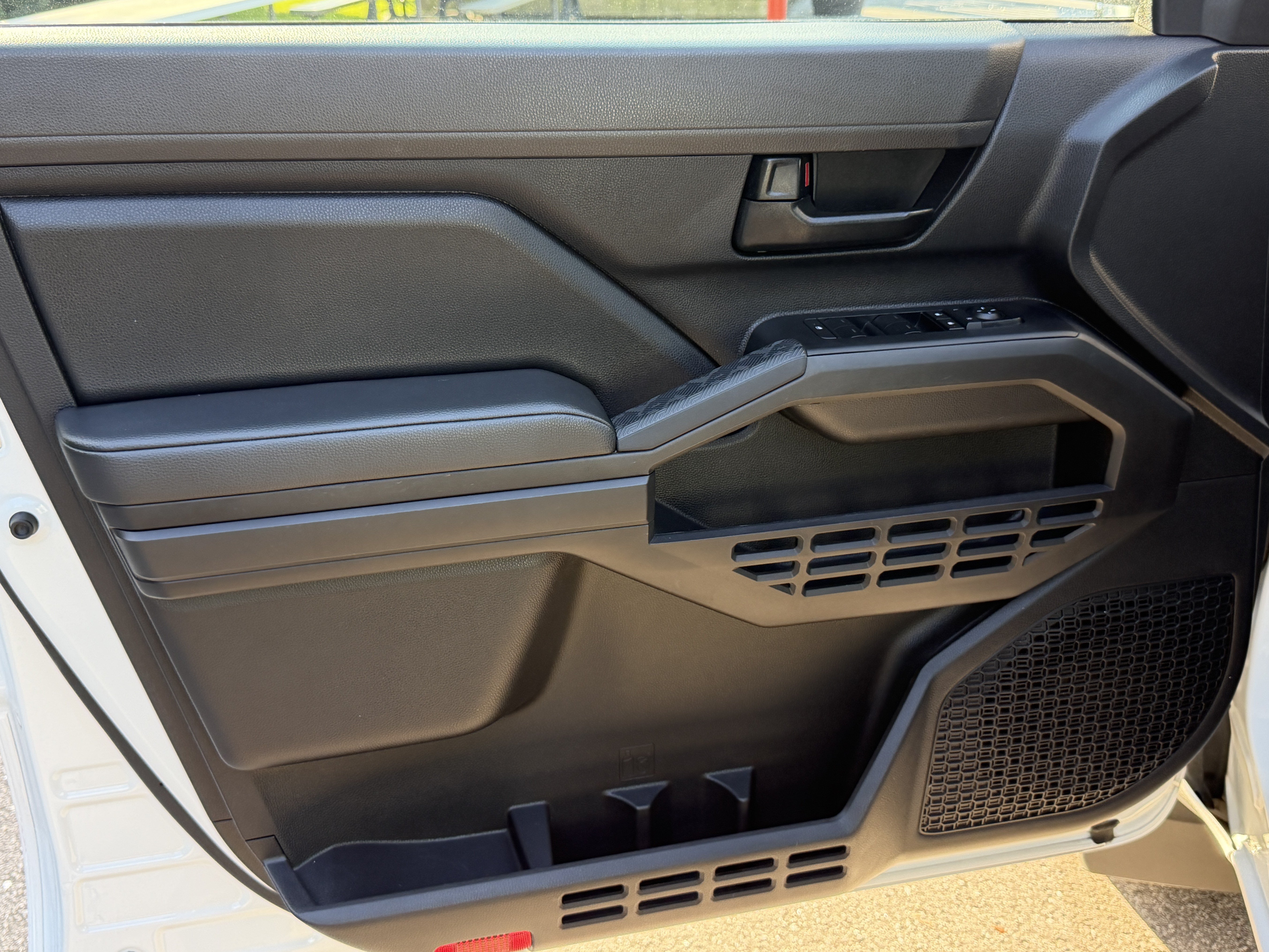 Used 2024 Toyota Tacoma SR RWD image 13